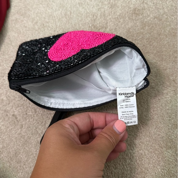 Black and Pink Beaded Heart Wristlet - Picture 3 of 3